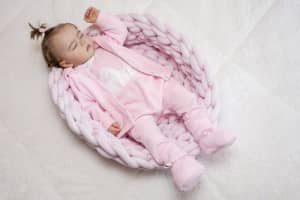 Casaco beb de soft com capuz rosa beb