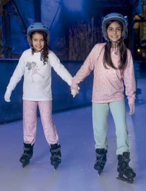 Pijama de moletinho infantil patinao no gelo