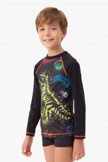 Camiseta infantil com proteo dinos coloridos