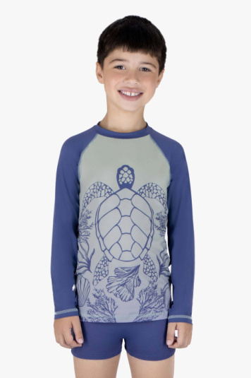Camiseta infantil com proteo solar tartarugas marinhas